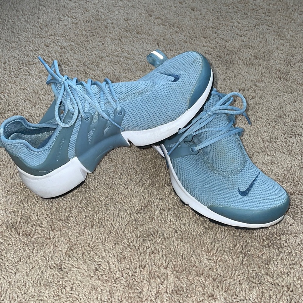 Nike tennis shoes